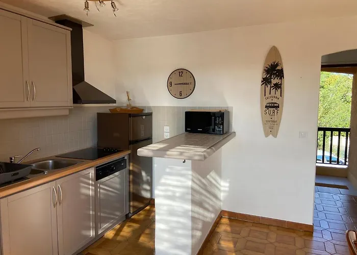 Appartement De Vacances Au Calme Absolu, Vue Mer.